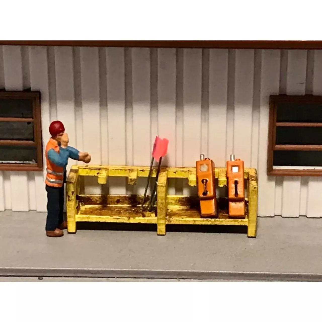 MACRail 913 – EOT Storage Rack V2.0 (Large) Weathered – HO Scale