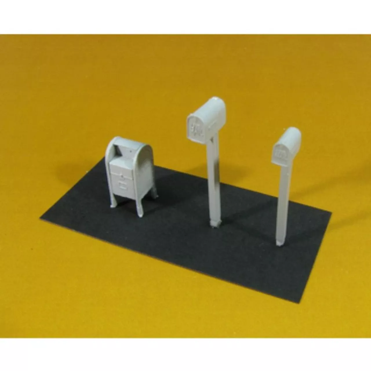 Showcase Miniatures 2339 – Mailbox Set (12 Boxes) – HO Scale Kit